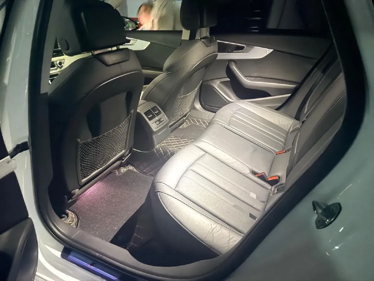 2022 Audi A4L 2.0T 190HP L4 7DCT,autocango,china used car exporter,china ev exporter,chinese used car exporter,chinese used ev exporter