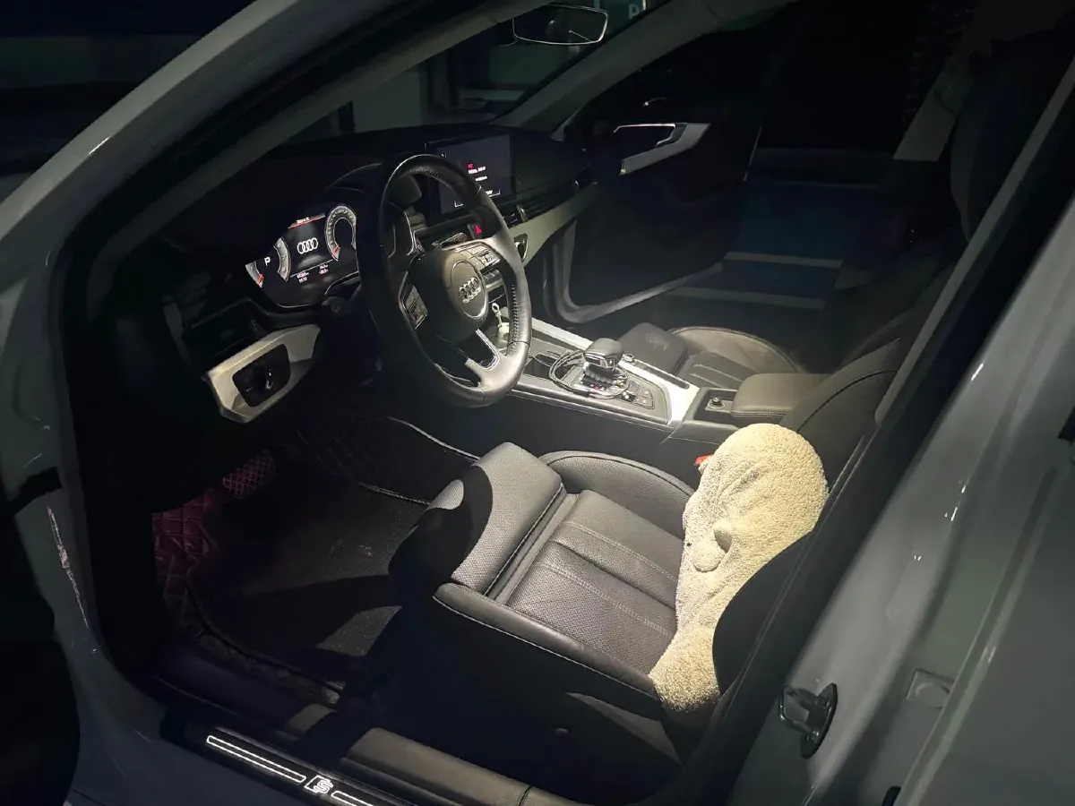 2022 Audi A4L 2.0T 190HP L4 7DCT,autocango,china used car exporter,china ev exporter,chinese used car exporter,chinese used ev exporter