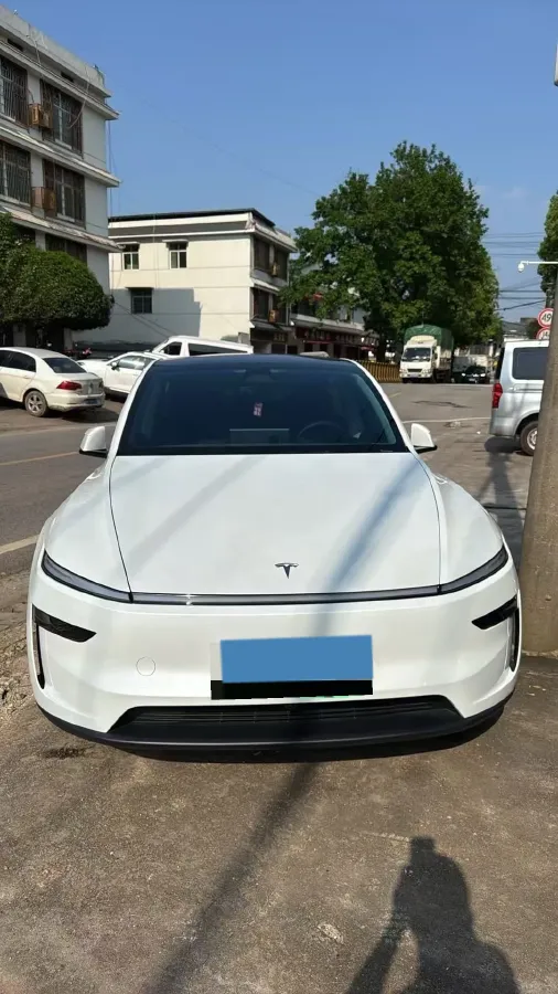 2025 Tesla Model Y BEV 62.5KWH,autocango,china used car exporter,china ev exporter,chinese used car exporter,chinese used ev exporter