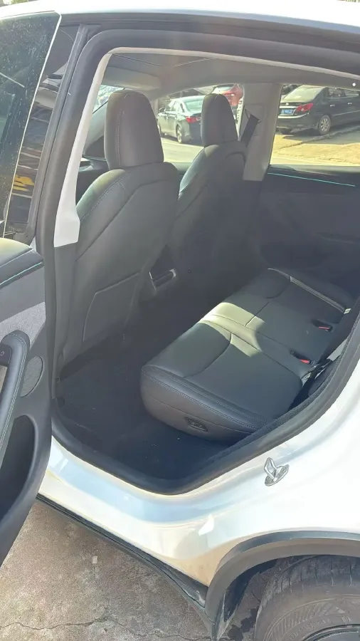 2025 Tesla Model Y BEV 62.5KWH,autocango,china used car exporter,china ev exporter,chinese used car exporter,chinese used ev exporter