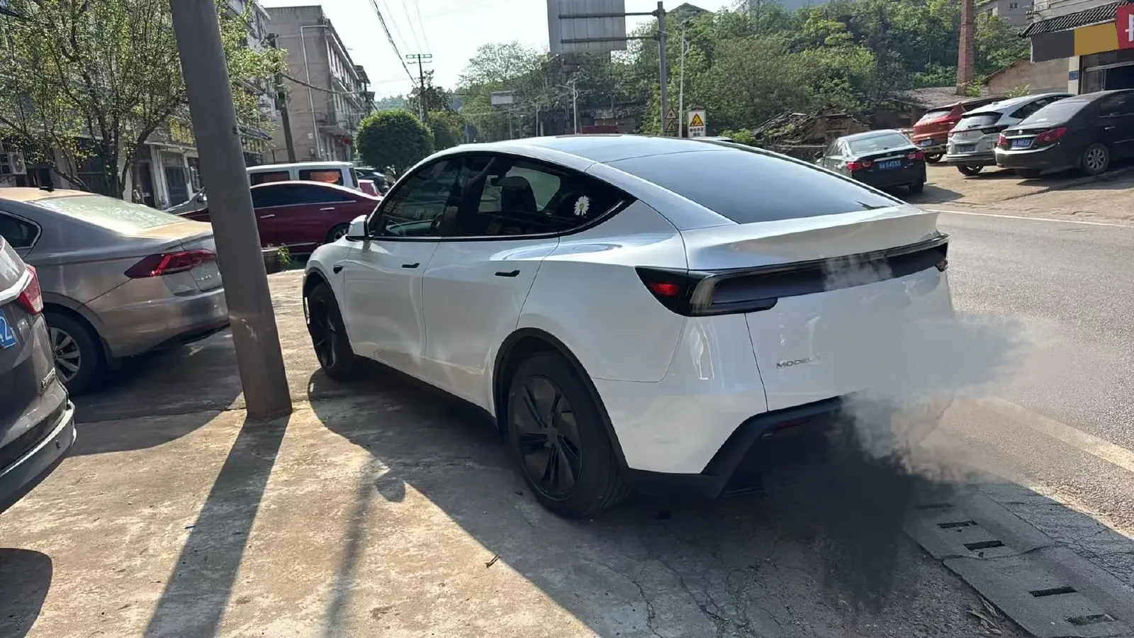 2025 Tesla Model Y BEV 62.5KWH,autocango,china used car exporter,china ev exporter,chinese used car exporter,chinese used ev exporter