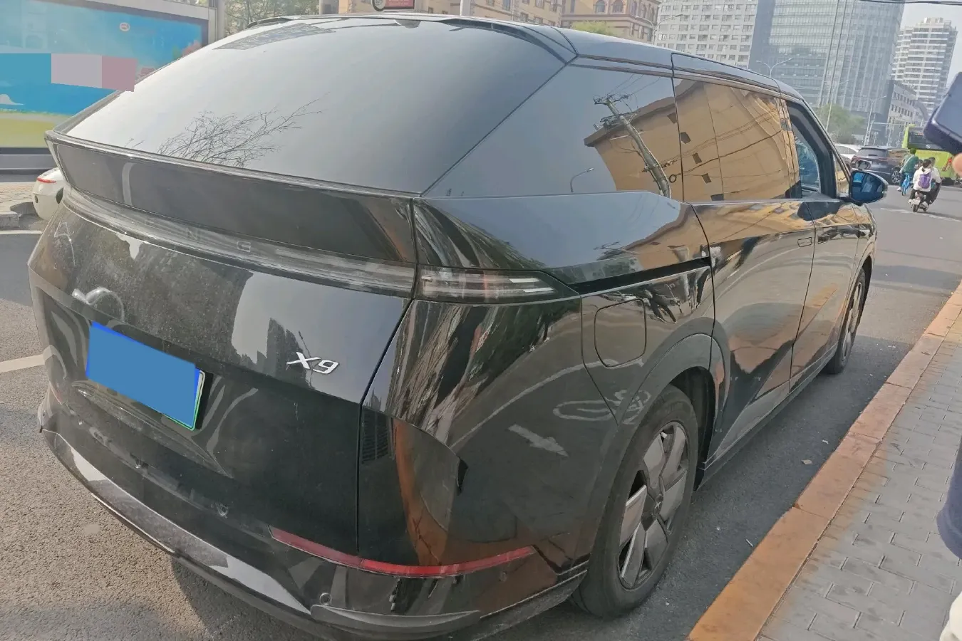 2024 Xpeng X9 BEV 84.5KWH,autocango,china used car exporter,china ev exporter,chinese used car exporter,chinese used ev exporter