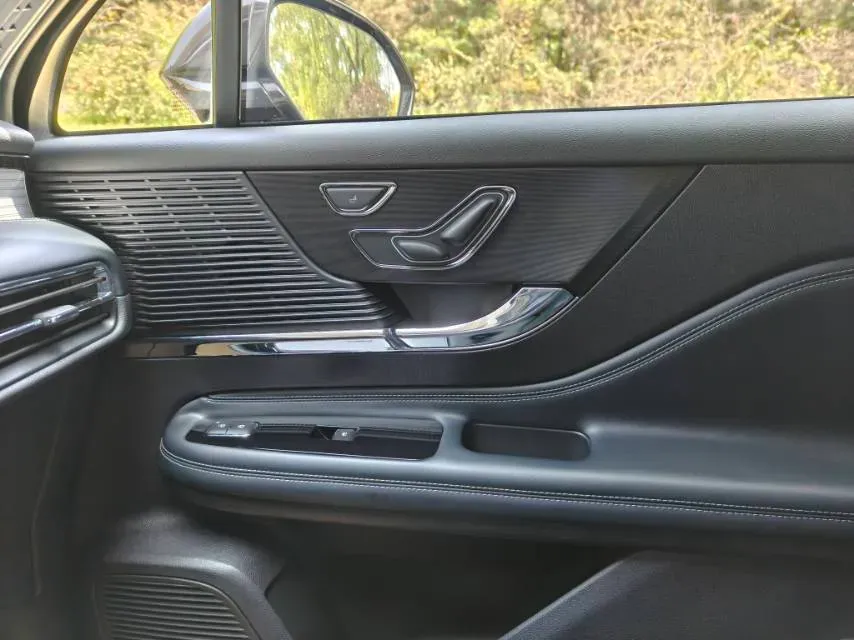 2021 Lincoln Corsair 2.0T 245HP L4 8AT,autocango,china used car exporter,china ev exporter,chinese used car exporter,chinese used ev exporter