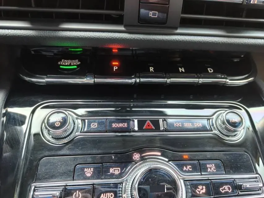 2021 Lincoln Corsair 2.0T 245HP L4 8AT,autocango,china used car exporter,china ev exporter,chinese used car exporter,chinese used ev exporter