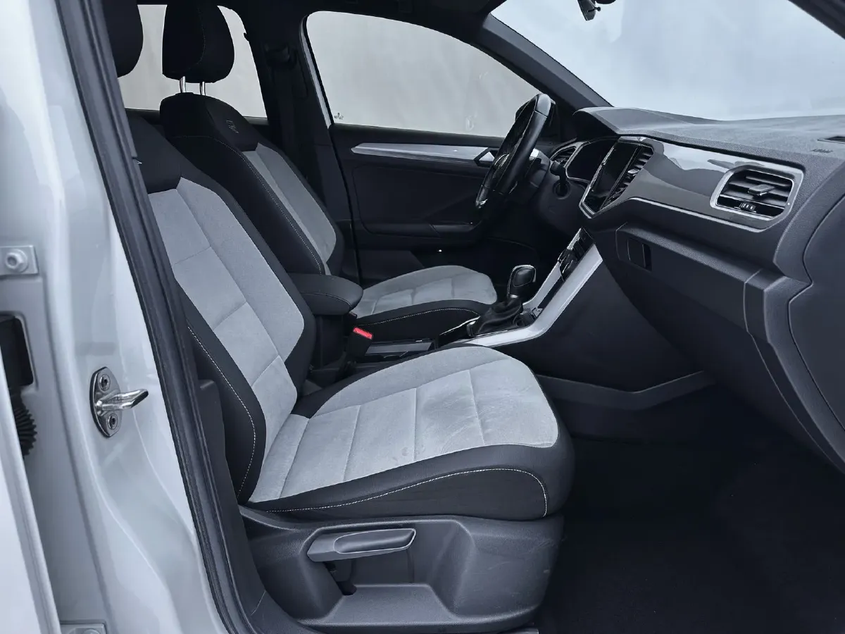 2021 Volkswagen T-Roc 1.4T 150HP L4 7DCT,autocango,china used car exporter,china ev exporter,chinese used car exporter,chinese used ev exporter