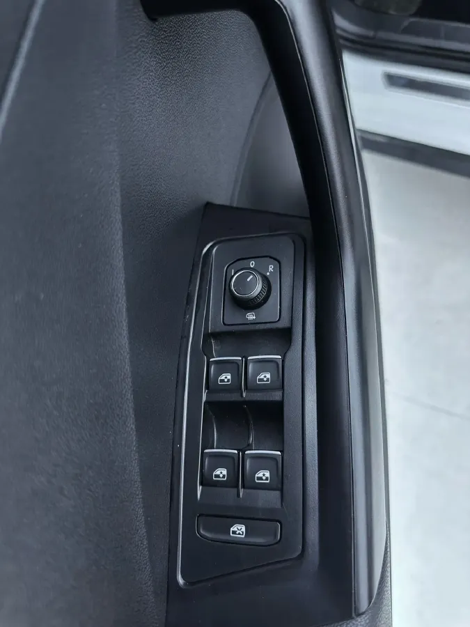 2021 Volkswagen T-Roc 1.4T 150HP L4 7DCT,autocango,china used car exporter,china ev exporter,chinese used car exporter,chinese used ev exporter