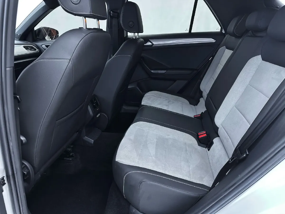 2021 Volkswagen T-Roc 1.4T 150HP L4 7DCT,autocango,china used car exporter,china ev exporter,chinese used car exporter,chinese used ev exporter