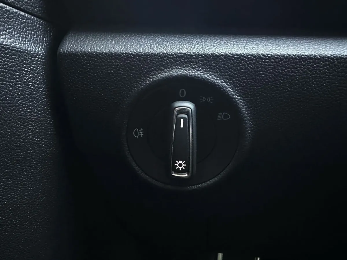 2021 Volkswagen T-Roc 1.4T 150HP L4 7DCT,autocango,china used car exporter,china ev exporter,chinese used car exporter,chinese used ev exporter