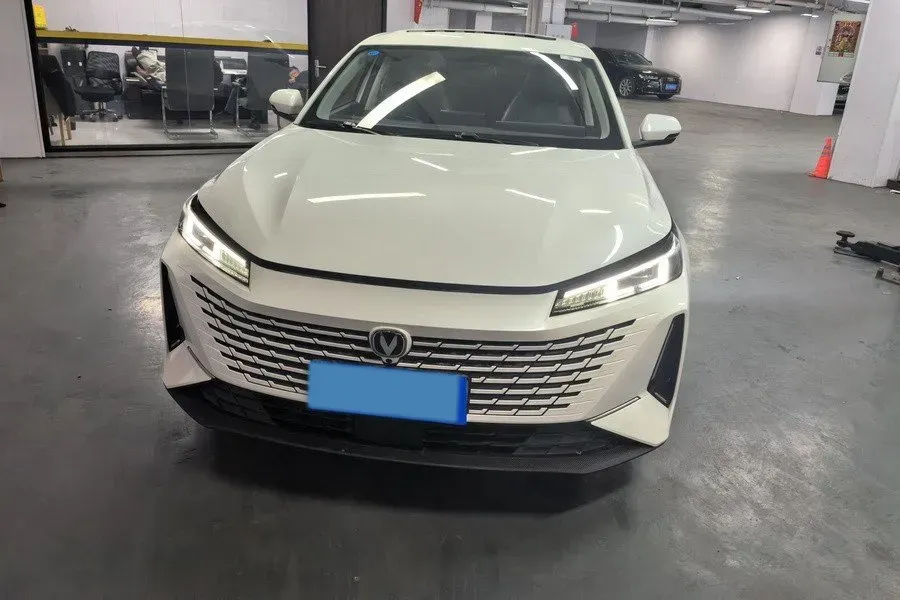 2023 ChangAn Lamore 1.5T 170HP L4 7DCT,autocango,china used car exporter,china ev exporter,chinese used car exporter,chinese used ev exporter