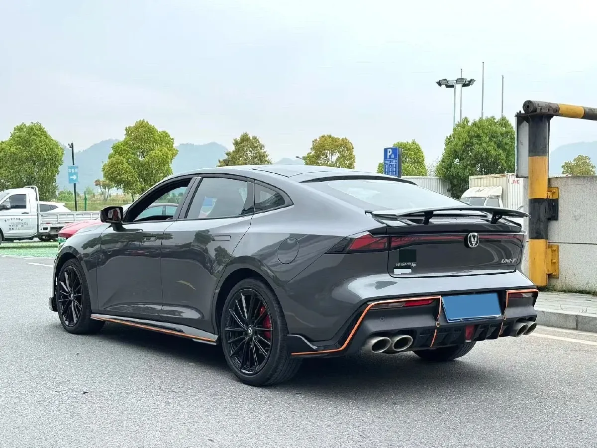 2023 ChangAn UNI-V 1.5T 188HP L4 7DCT,autocango,china used car exporter,china ev exporter,chinese used car exporter,chinese used ev exporter