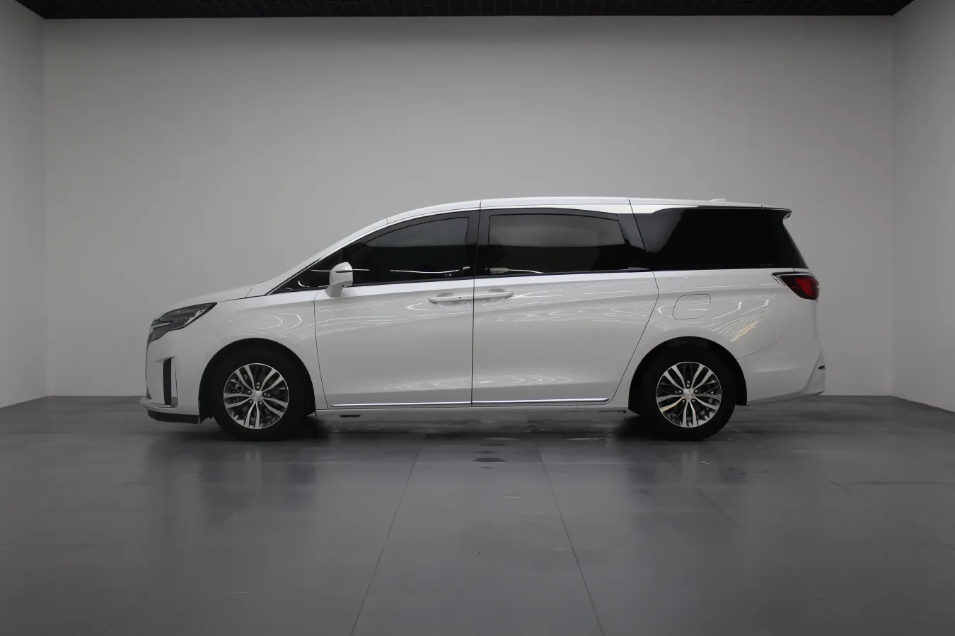 2023 Buick GL8 2.0T 237HP L4 9AT,autocango,china used car exporter,china ev exporter,chinese used car exporter,chinese used ev exporter