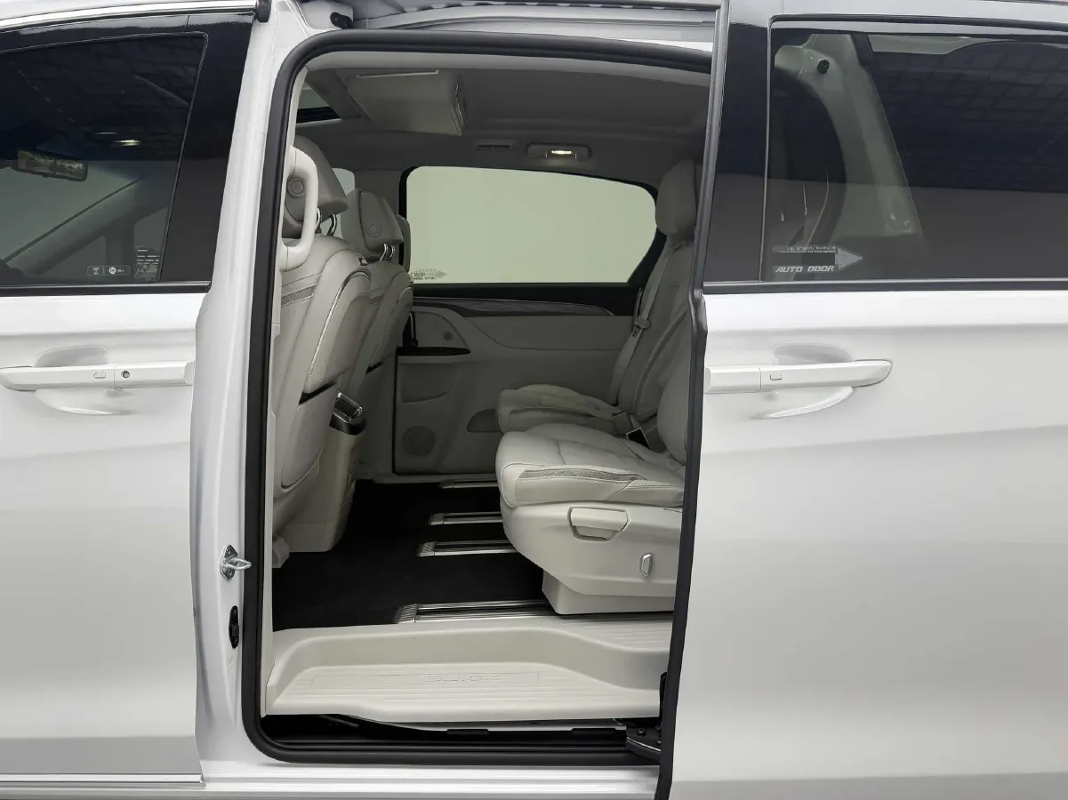 2023 Buick GL8 2.0T 237HP L4 9AT,autocango,china used car exporter,china ev exporter,chinese used car exporter,chinese used ev exporter