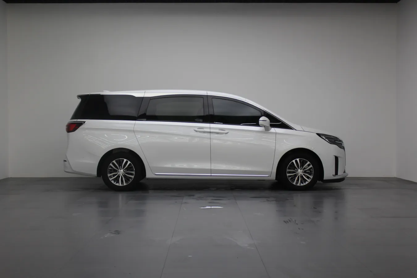 2023 Buick GL8 2.0T 237HP L4 9AT,autocango,china used car exporter,china ev exporter,chinese used car exporter,chinese used ev exporter