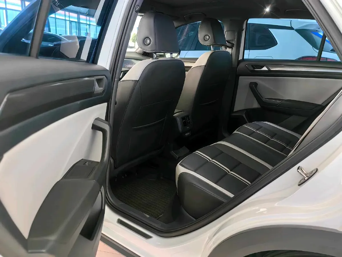 2024 Volkswagen T-Roc 1.5T 160HP L4 7DCT,autocango,china used car exporter,china ev exporter,chinese used car exporter,chinese used ev exporter