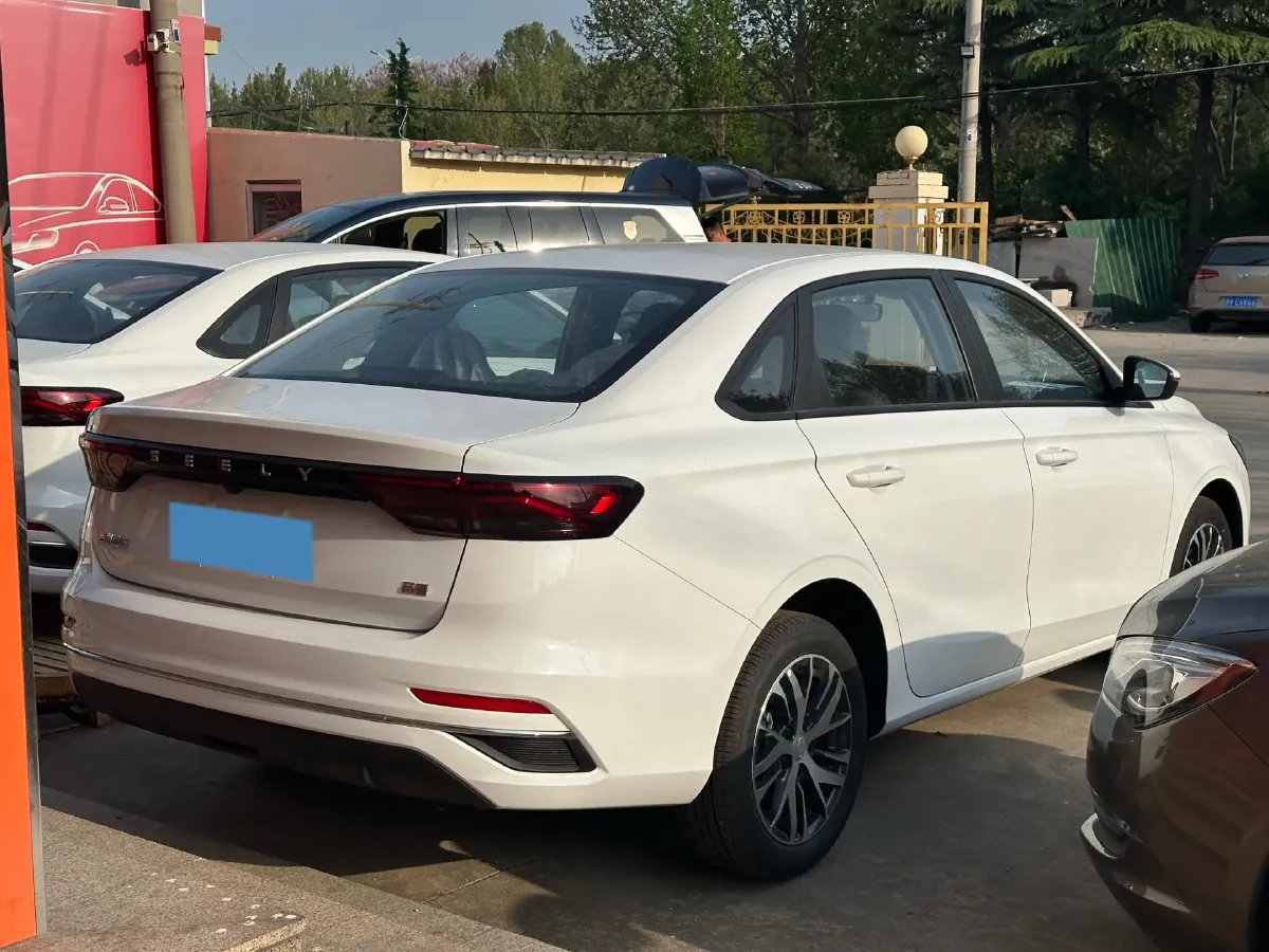2025 Geely Emgrand 1.5L 127HP L4 CVT,autocango,china used car exporter,china ev exporter,chinese used car exporter,chinese used ev exporter