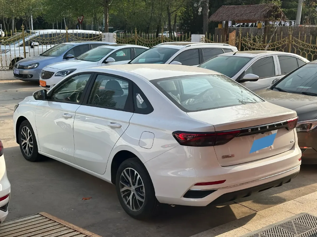 2025 Geely Emgrand 1.5L 127HP L4 CVT,autocango,china used car exporter,china ev exporter,chinese used car exporter,chinese used ev exporter