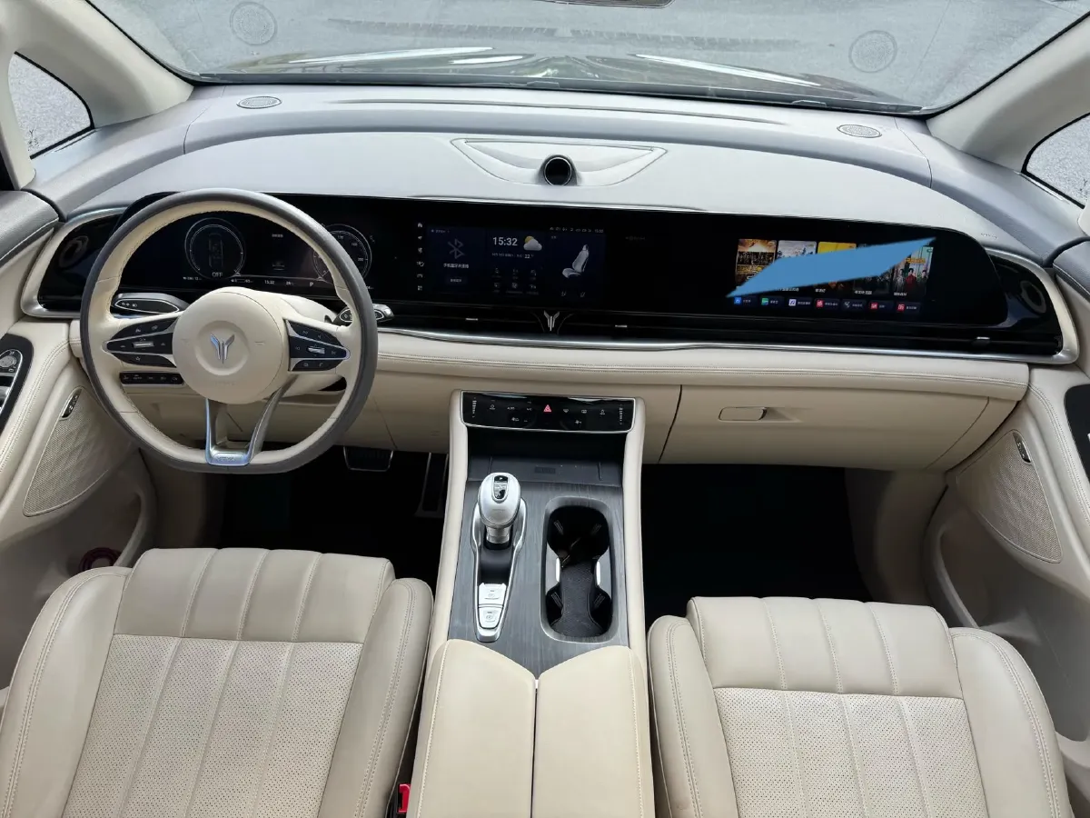 2022 Voyah Dream 1.5T 136HP L4 PHEV 25.57KWH,autocango,china used car exporter,china ev exporter,chinese used car exporter,chinese used ev exporter