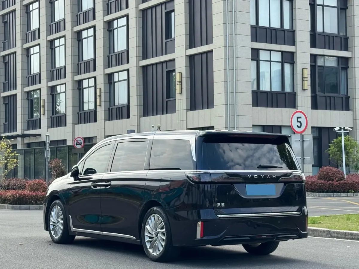 2022 Voyah Dream 1.5T 136HP L4 PHEV 25.57KWH,autocango,china used car exporter,china ev exporter,chinese used car exporter,chinese used ev exporter