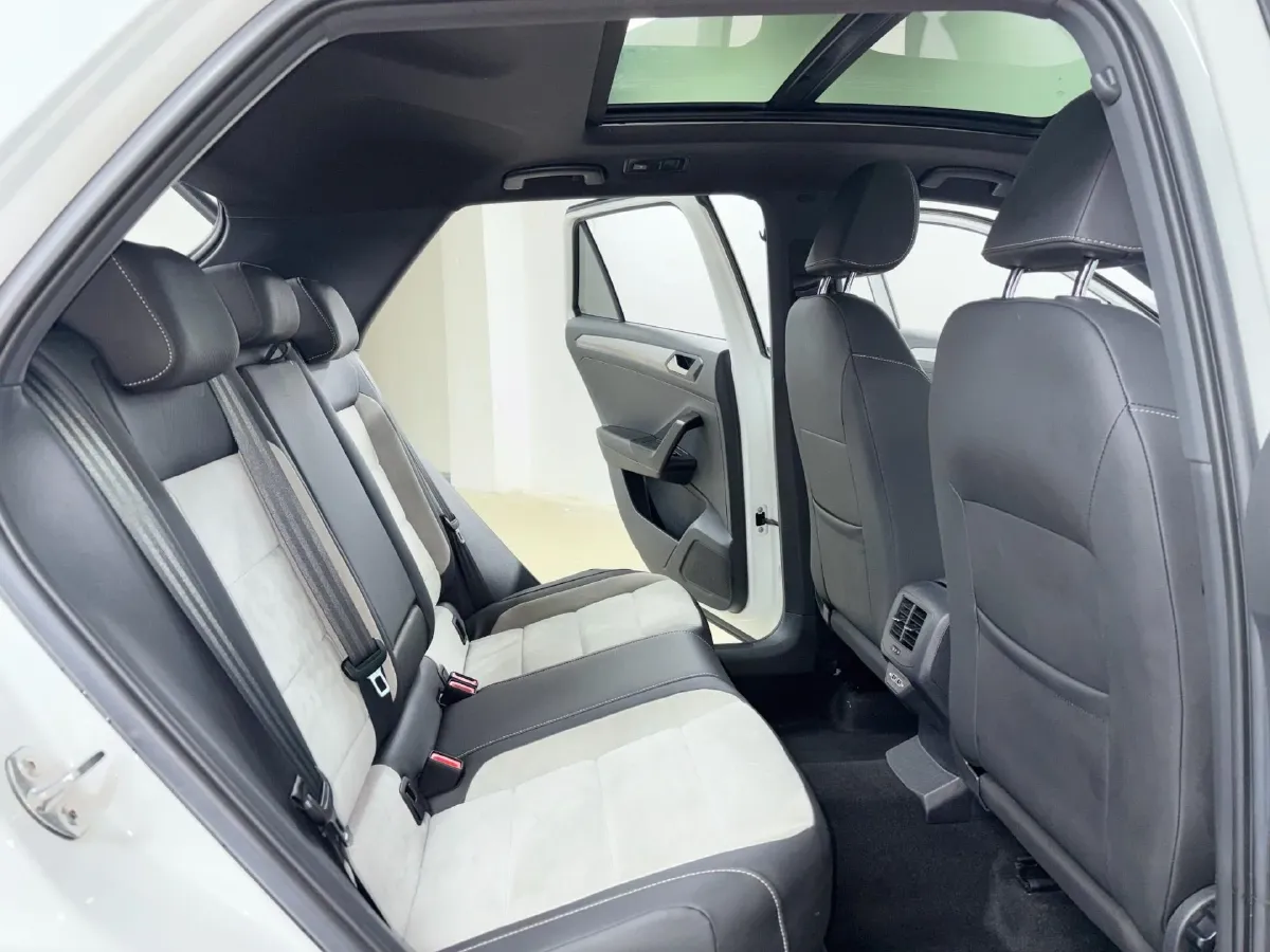 2022 Volkswagen T-Roc 1.4T 150HP L4 7DCT,autocango,china used car exporter,china ev exporter,chinese used car exporter,chinese used ev exporter