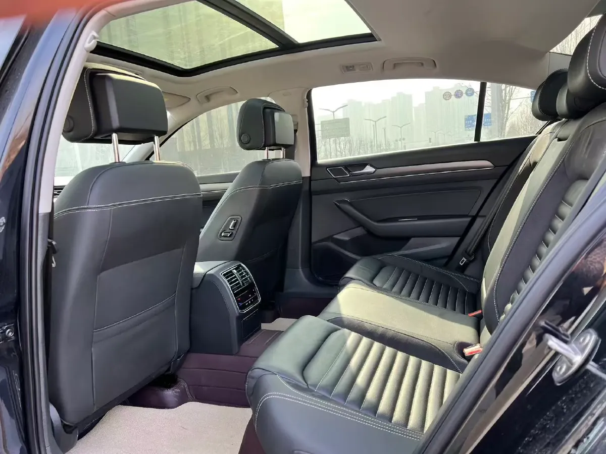 2020 Volkswagen Magotan 2.0T 186HP L4 7DCT,autocango,china used car exporter,china ev exporter,chinese used car exporter,chinese used ev exporter