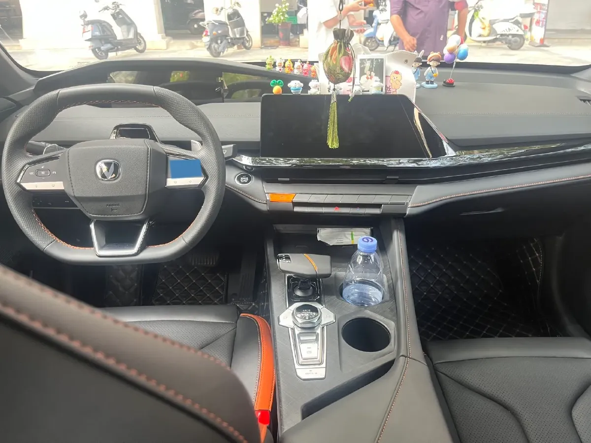 2023 ChangAn UNI-V 1.5T 188HP L4 7DCT,autocango,china used car exporter,china ev exporter,chinese used car exporter,chinese used ev exporter