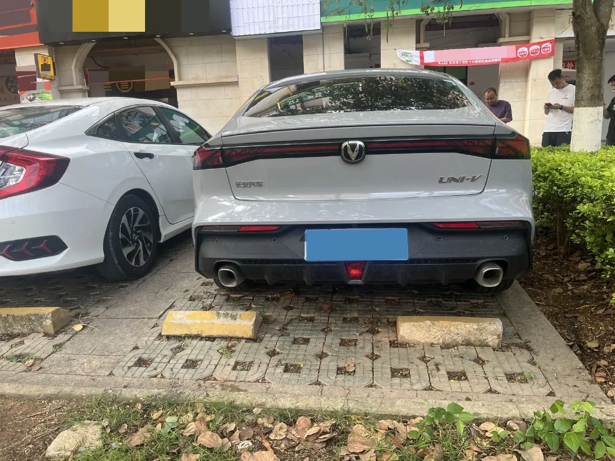 2023 ChangAn UNI-V 1.5T 188HP L4 7DCT,autocango,china used car exporter,china ev exporter,chinese used car exporter,chinese used ev exporter