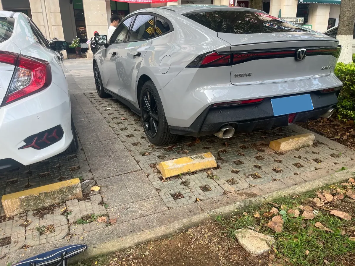 2023 ChangAn UNI-V 1.5T 188HP L4 7DCT,autocango,china used car exporter,china ev exporter,chinese used car exporter,chinese used ev exporter