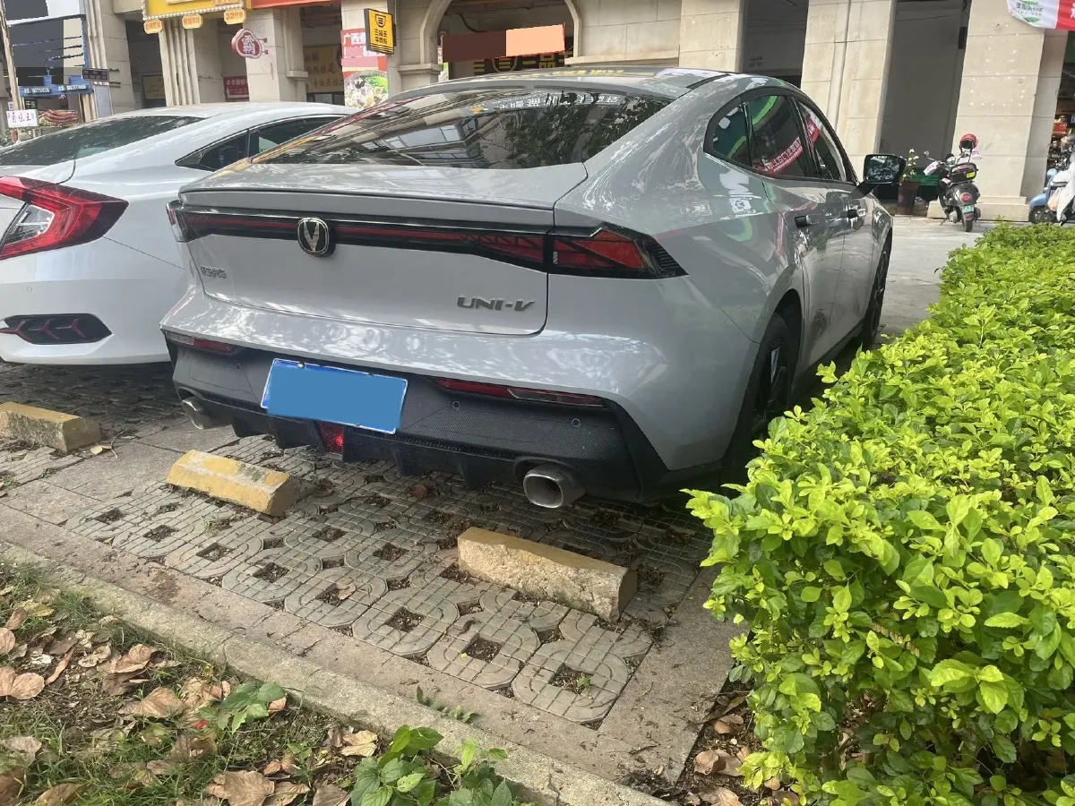 2023 ChangAn UNI-V 1.5T 188HP L4 7DCT,autocango,china used car exporter,china ev exporter,chinese used car exporter,chinese used ev exporter