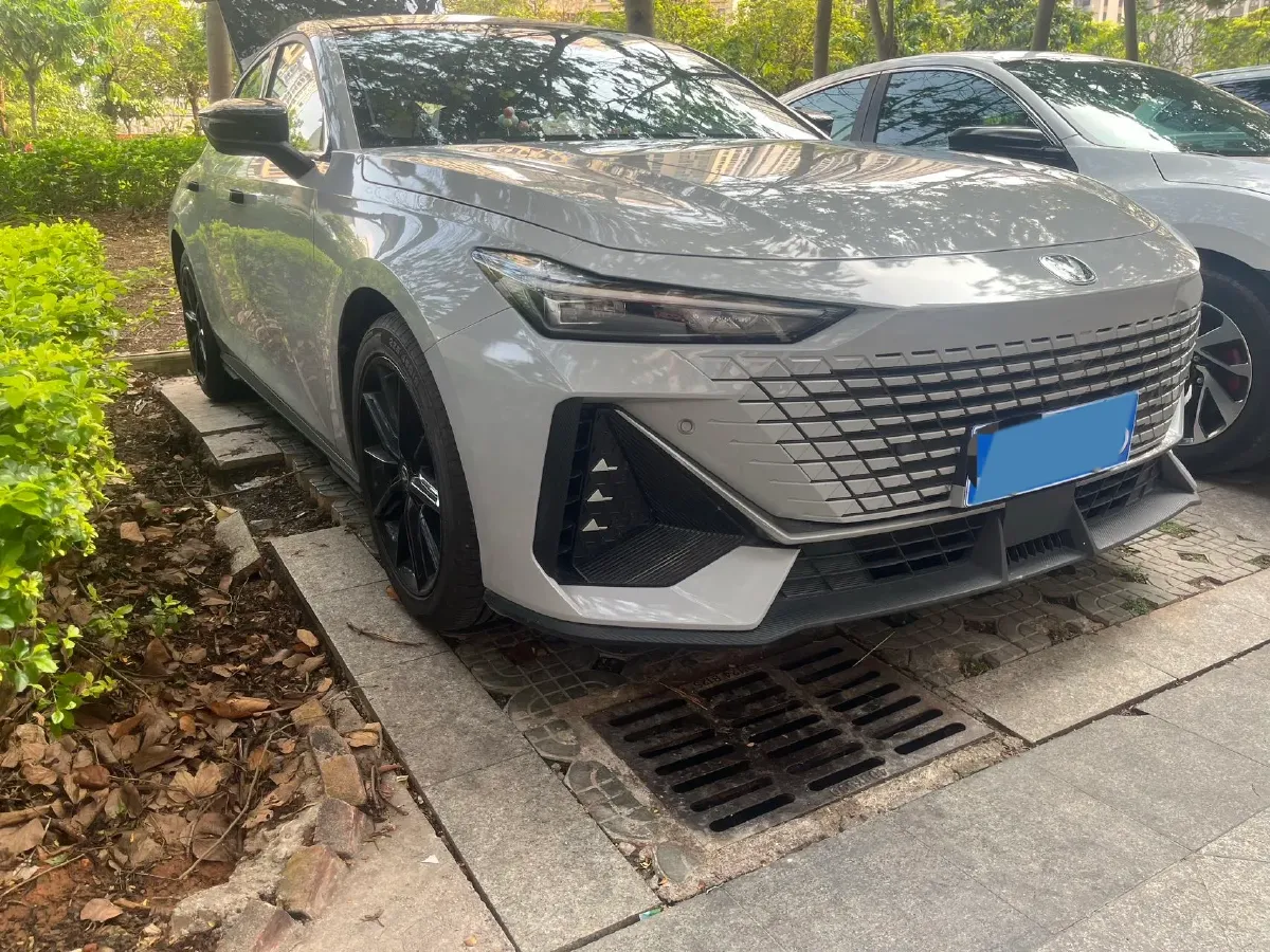 2023 ChangAn UNI-V 1.5T 188HP L4 7DCT,autocango,china used car exporter,china ev exporter,chinese used car exporter,chinese used ev exporter