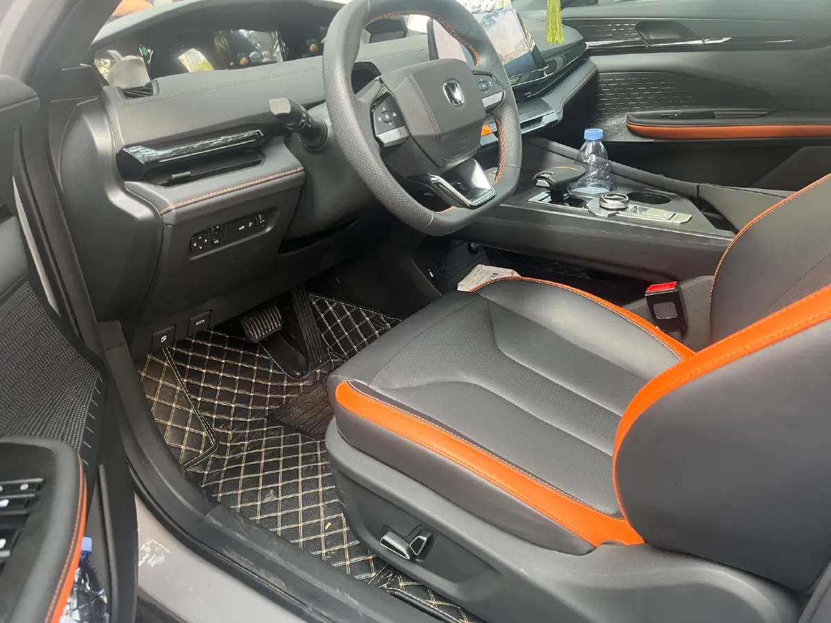 2023 ChangAn UNI-V 1.5T 188HP L4 7DCT,autocango,china used car exporter,china ev exporter,chinese used car exporter,chinese used ev exporter