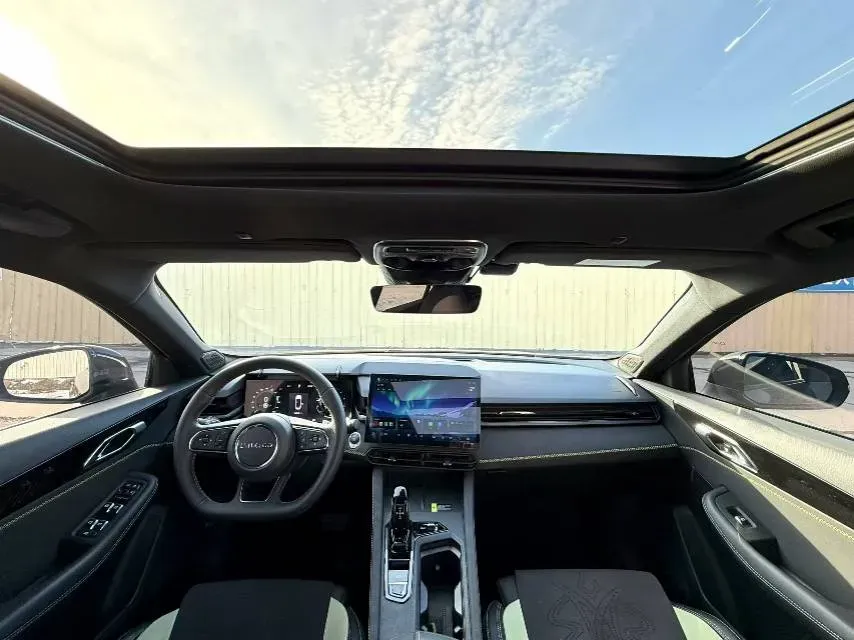 2023 LYNK&CO 03 2.0T 254HP L4 7DCT,autocango,china used car exporter,china ev exporter,chinese used car exporter,chinese used ev exporter