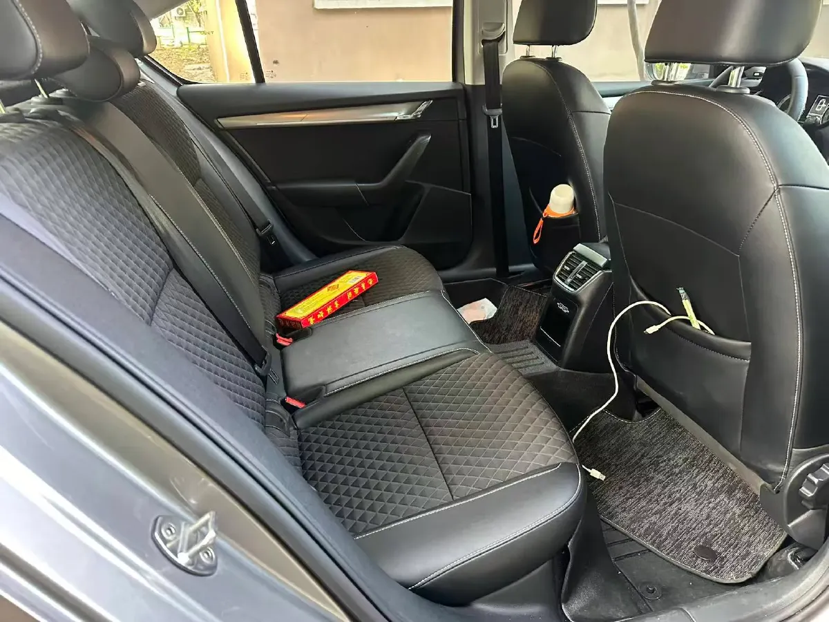 2018 Skoda Octavia 1.2T 116HP L4 7DCT,autocango,china used car exporter,china ev exporter,chinese used car exporter,chinese used ev exporter