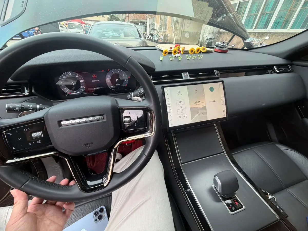 2024 Land Rover Range Rover Velar 2.0T 250HP L4 8AT,autocango,china used car exporter,china ev exporter,chinese used car exporter,chinese used ev exporter