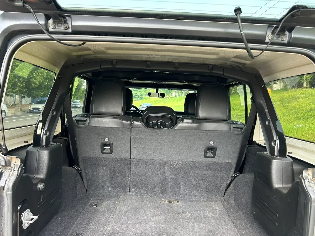 2021 Jeep Wrangler 2.0T 266HP L4 8AT,autocango,china used car exporter,china ev exporter,chinese used car exporter,chinese used ev exporter