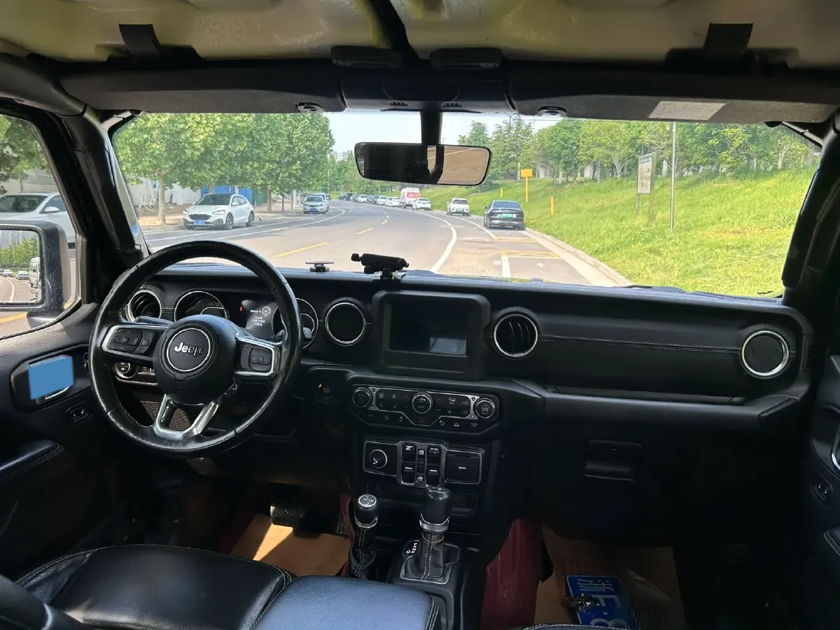 2021 Jeep Wrangler 2.0T 266HP L4 8AT,autocango,china used car exporter,china ev exporter,chinese used car exporter,chinese used ev exporter