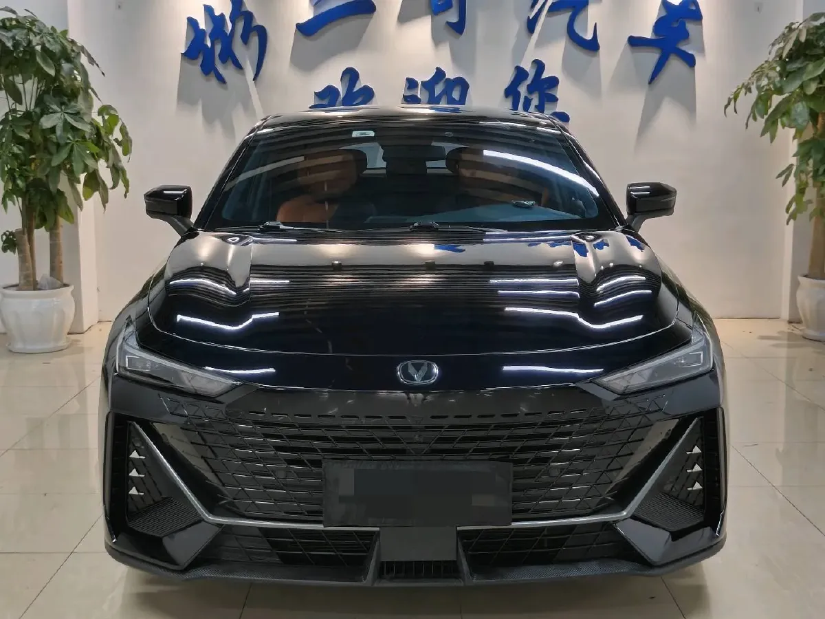 2024 ChangAn UNI-V 1.5T 188HP L4 7DCT,autocango,china used car exporter,china ev exporter,chinese used car exporter,chinese used ev exporter