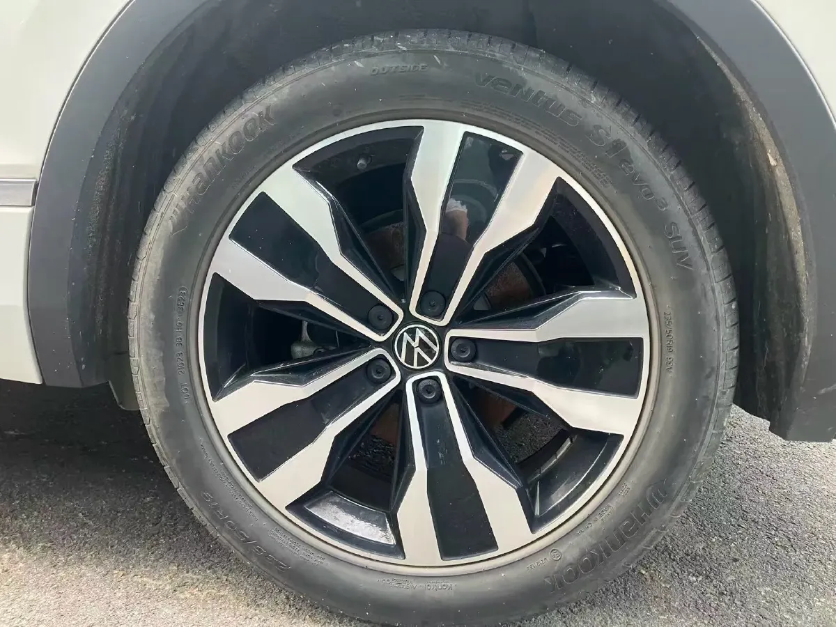 2024 Volkswagen Tiguan L 2.0T 186HP L4 7DCT,autocango,china used car exporter,china ev exporter,chinese used car exporter,chinese used ev exporter