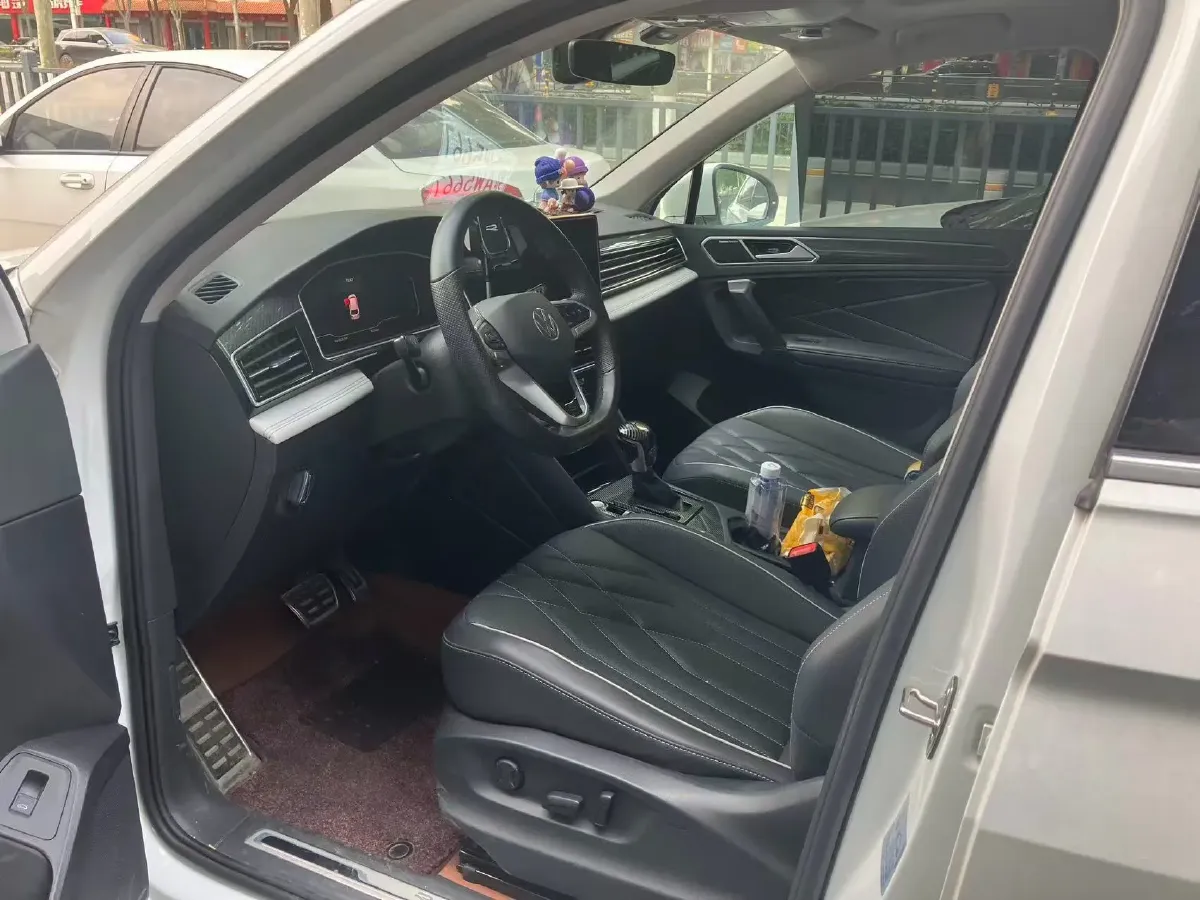 2024 Volkswagen Tiguan L 2.0T 186HP L4 7DCT,autocango,china used car exporter,china ev exporter,chinese used car exporter,chinese used ev exporter