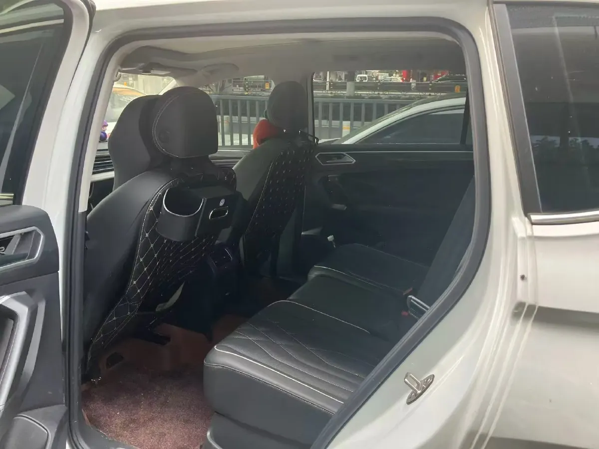 2024 Volkswagen Tiguan L 2.0T 186HP L4 7DCT,autocango,china used car exporter,china ev exporter,chinese used car exporter,chinese used ev exporter