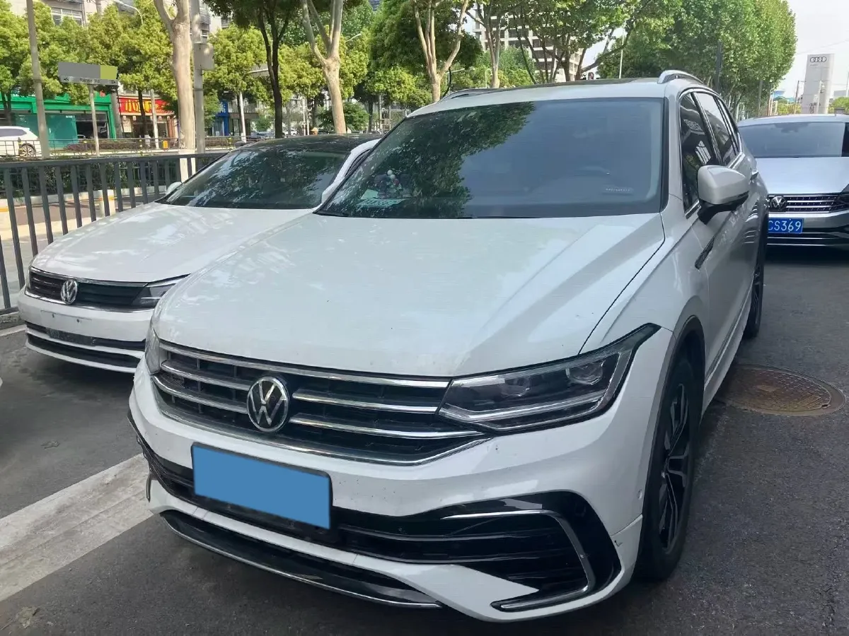 2024 Volkswagen Tiguan L 2.0T 186HP L4 7DCT,autocango,china used car exporter,china ev exporter,chinese used car exporter,chinese used ev exporter