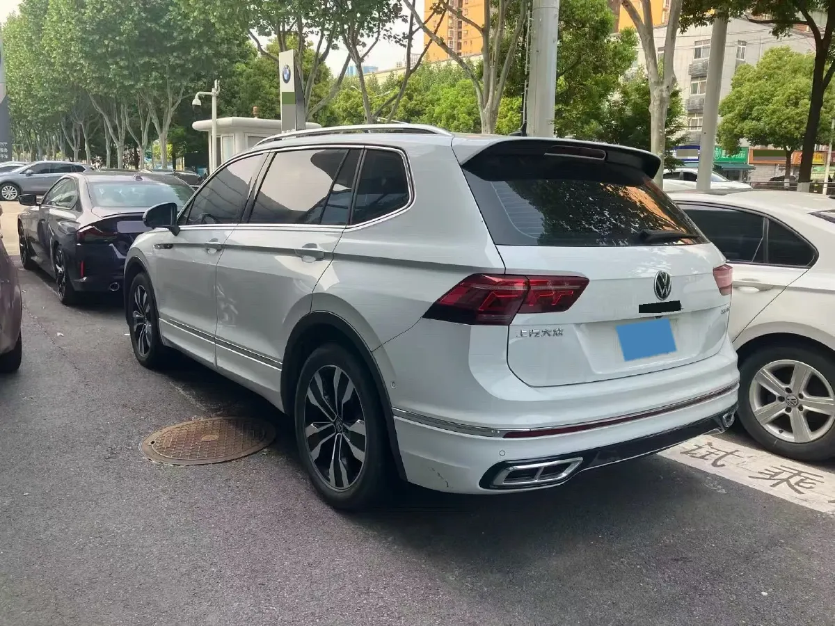 2024 Volkswagen Tiguan L 2.0T 186HP L4 7DCT,autocango,china used car exporter,china ev exporter,chinese used car exporter,chinese used ev exporter