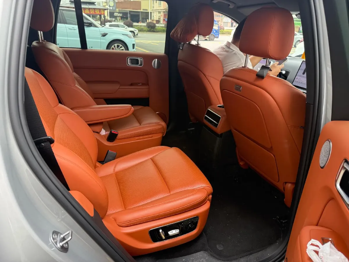 2022 Li L9 Range Extended 154HP REEV 42.6KWH,autocango,china used car exporter,china ev exporter,chinese used car exporter,chinese used ev exporter