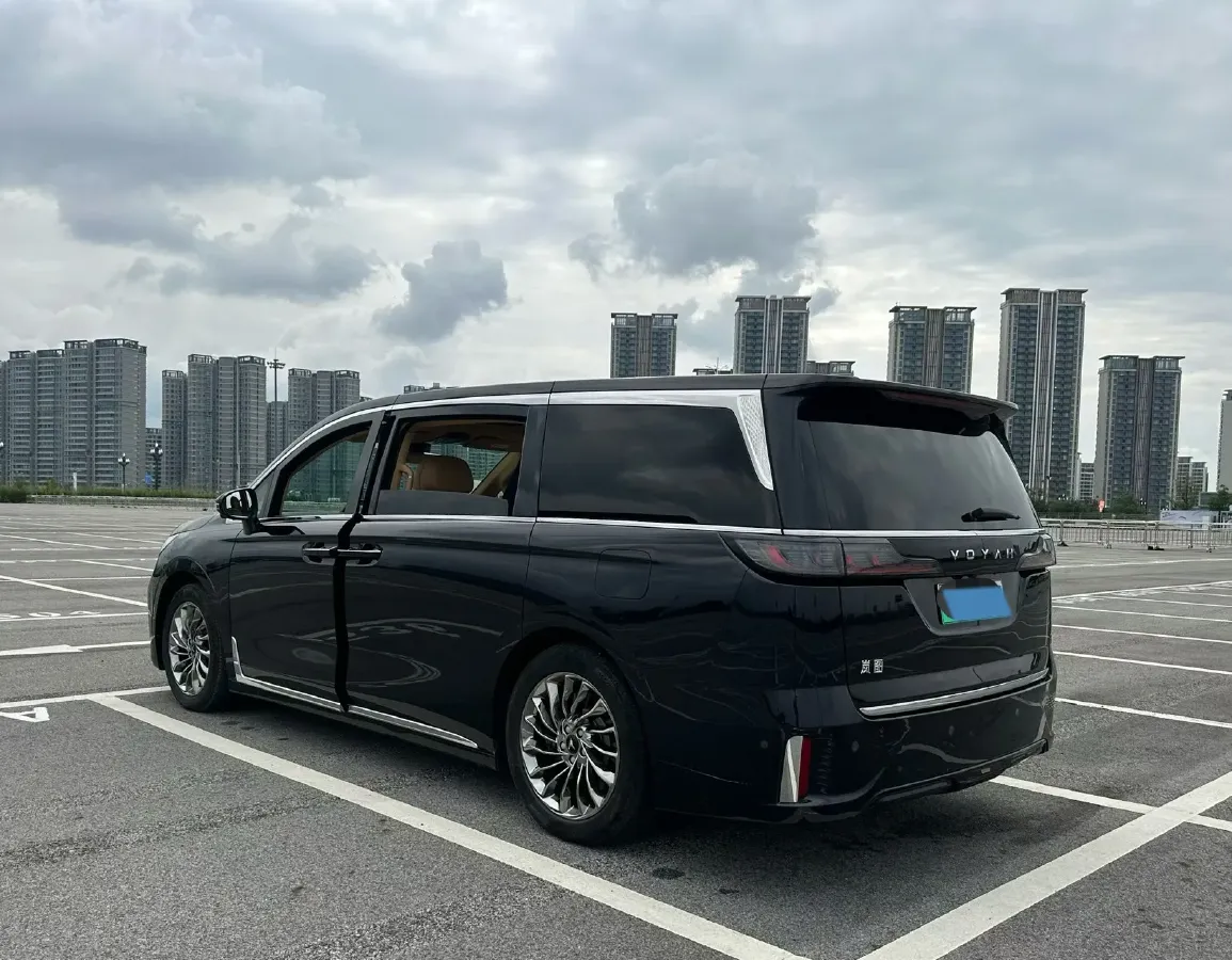 2022 Voyah Dream 1.5T 136HP L4 PHEV 25.57KWH,autocango,china used car exporter,china ev exporter,chinese used car exporter,chinese used ev exporter