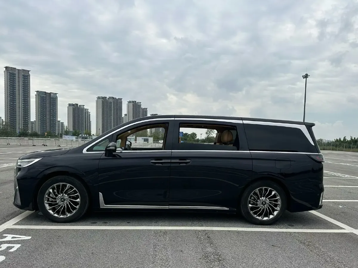 2022 Voyah Dream 1.5T 136HP L4 PHEV 25.57KWH,autocango,china used car exporter,china ev exporter,chinese used car exporter,chinese used ev exporter