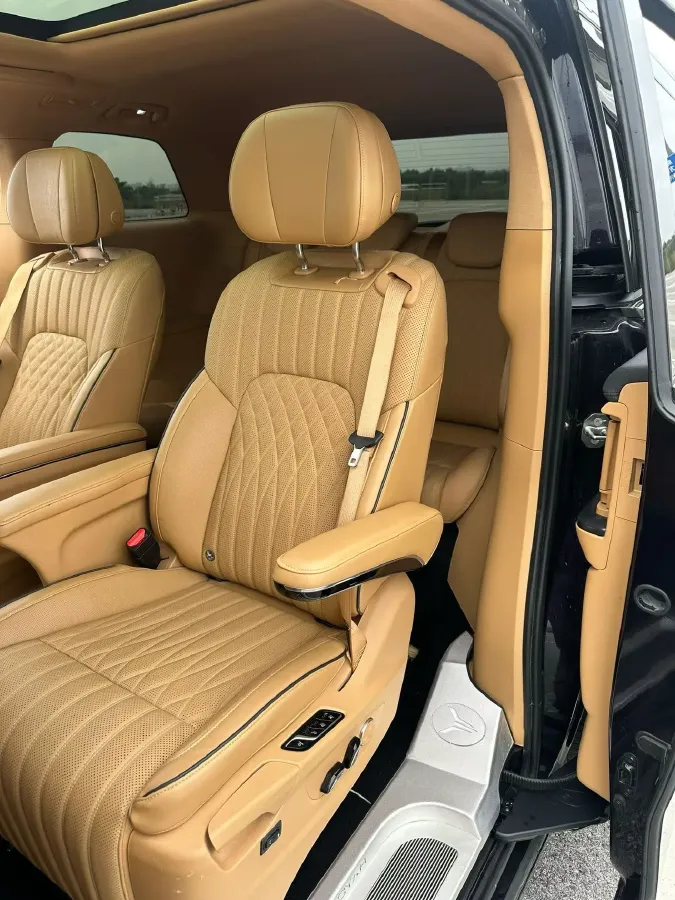 2022 Voyah Dream 1.5T 136HP L4 PHEV 25.57KWH,autocango,china used car exporter,china ev exporter,chinese used car exporter,chinese used ev exporter