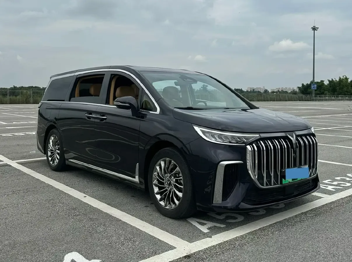 2022 Voyah Dream 1.5T 136HP L4 PHEV 25.57KWH,autocango,china used car exporter,china ev exporter,chinese used car exporter,chinese used ev exporter