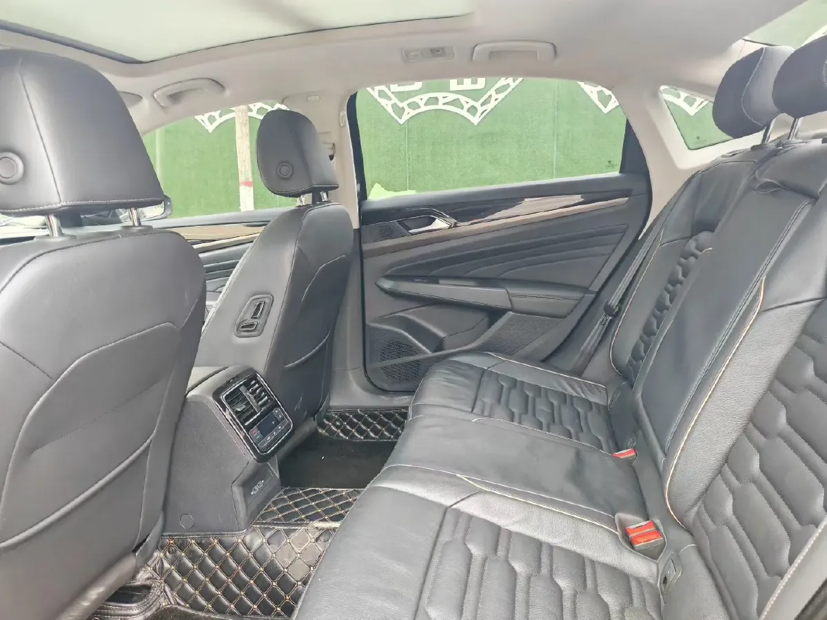 2019 Volvo V40 1.5T 152HP L4 6AT,autocango,china used car exporter,china ev exporter,chinese used car exporter,chinese used ev exporter