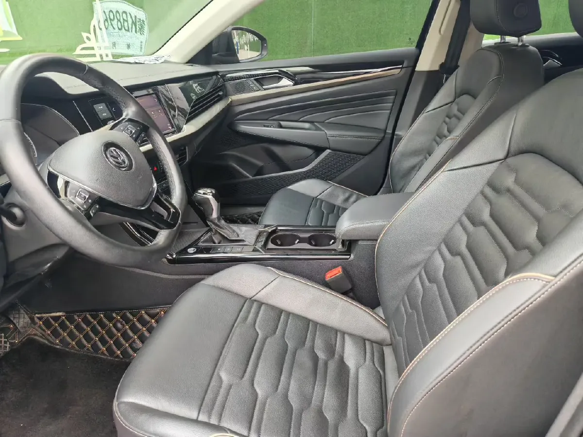 2019 Volvo V40 1.5T 152HP L4 6AT,autocango,china used car exporter,china ev exporter,chinese used car exporter,chinese used ev exporter