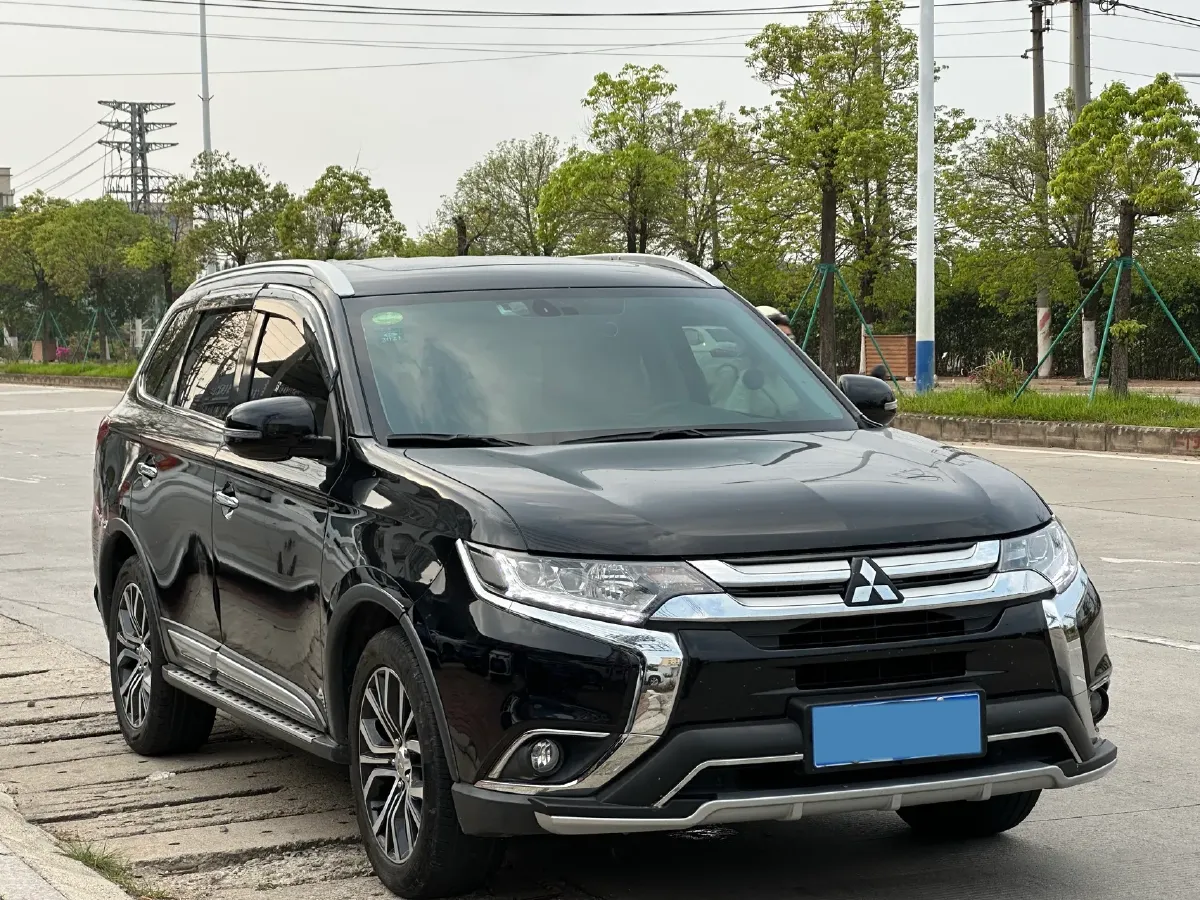 2018 Mitsubishi Outlander 2.4L 192HP L4 CVT,autocango,china used car exporter,china ev exporter,chinese used car exporter,chinese used ev exporter