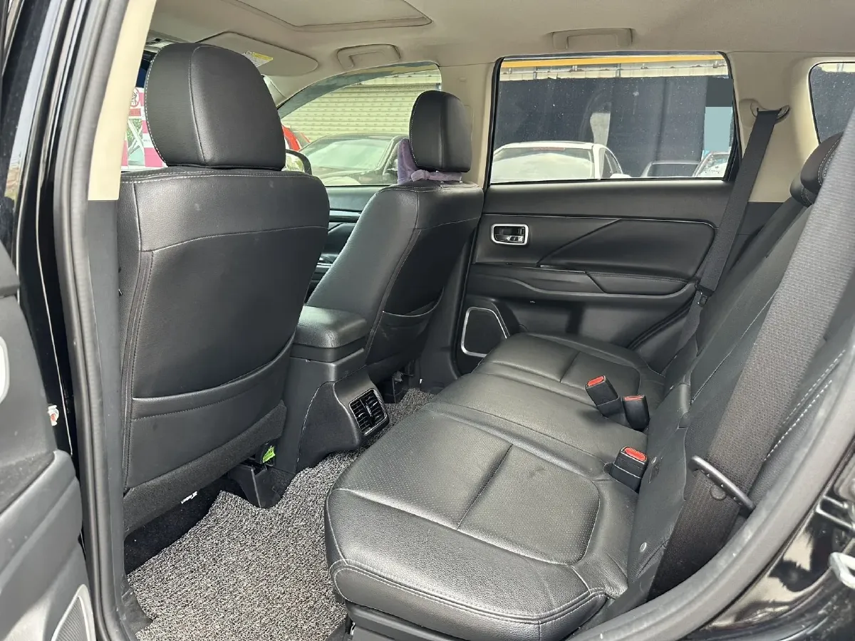 2018 Mitsubishi Outlander 2.4L 192HP L4 CVT,autocango,china used car exporter,china ev exporter,chinese used car exporter,chinese used ev exporter